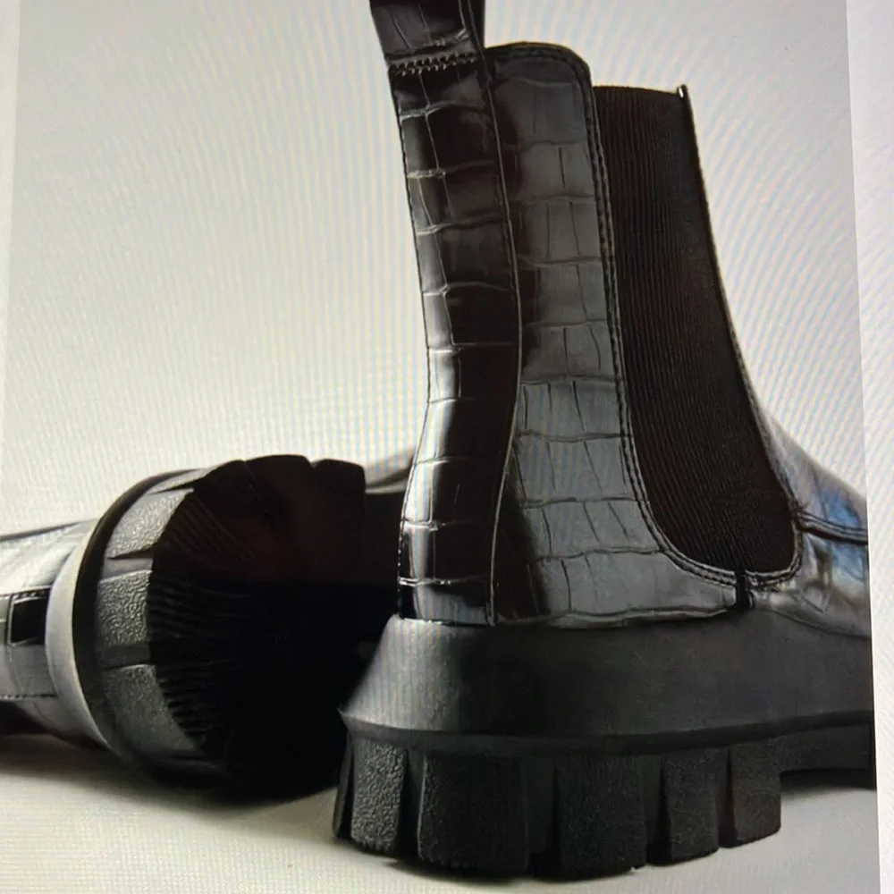 UO Eden Chelsea Boot Black Size 7 NEW